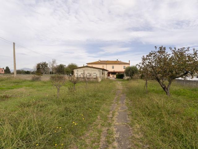 Villetta indipendente in vendita di 738 m² in Via A. Gramsci, 6