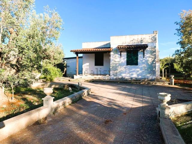 Villetta indipendente in vendita di 77 m² in Via Vecchia di Parabita