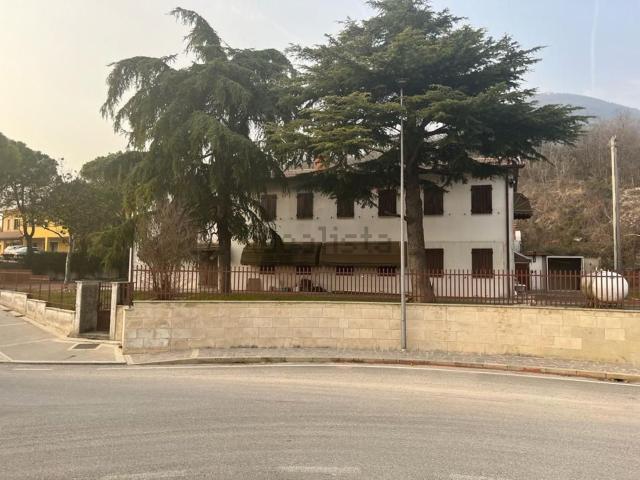 Villetta indipendente in vendita di 750 m²