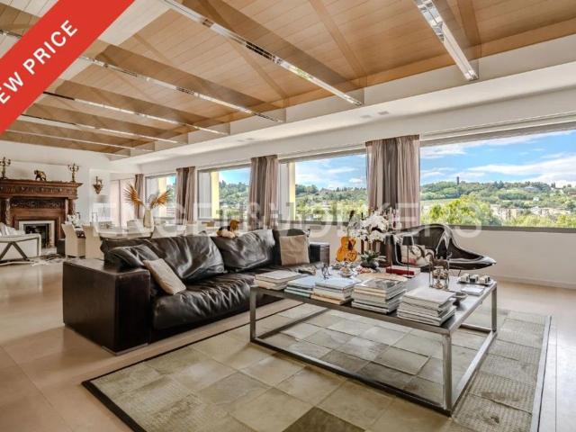 Villetta indipendente in vendita di 750 m² in Via dei Rododendri