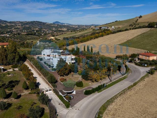 Villetta indipendente in vendita di 760 m² in Via De Mancini