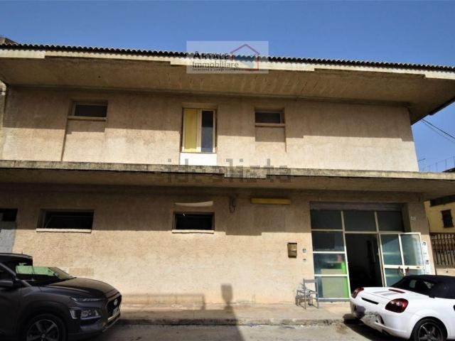Villetta indipendente in vendita di 766 m² in Via Generale Carlo Alberto dalla Chiesa, 37