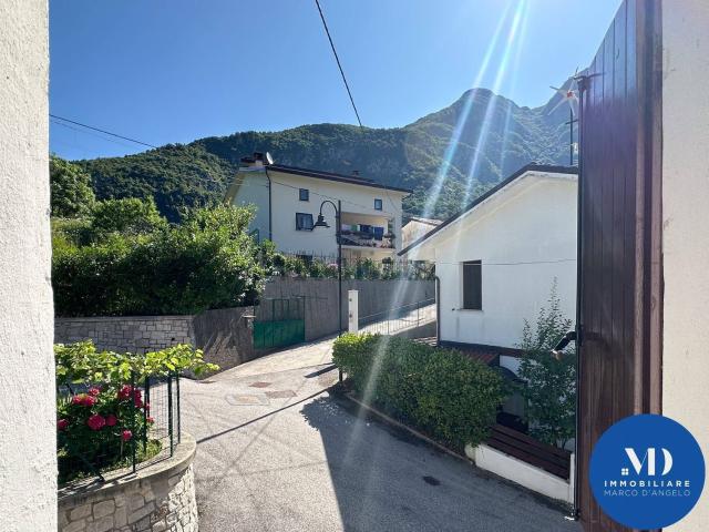 Villetta indipendente in vendita di 76 m² in Via Lobbia, 6