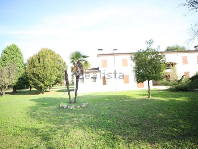 Villetta indipendente in vendita di 770 m²