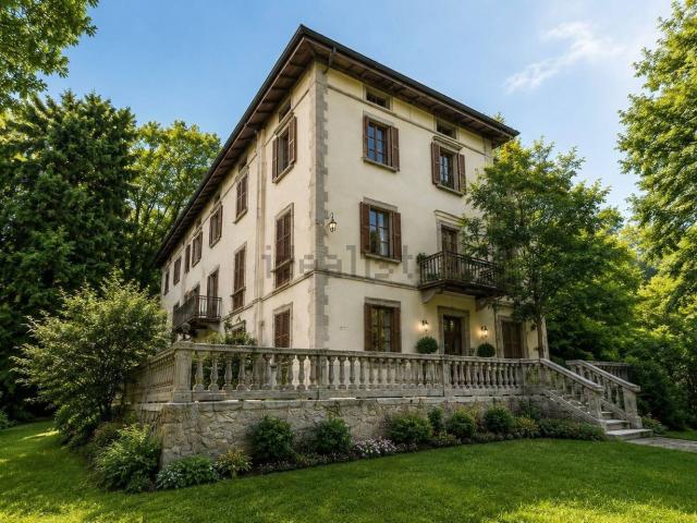Villetta indipendente in vendita di 776 m² in Via Monte Cura, 6