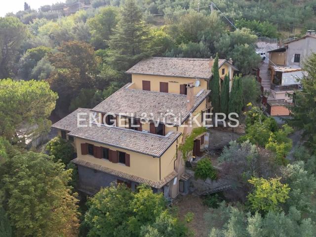 Villetta indipendente in vendita di 785 m² in Via Colle di Giano