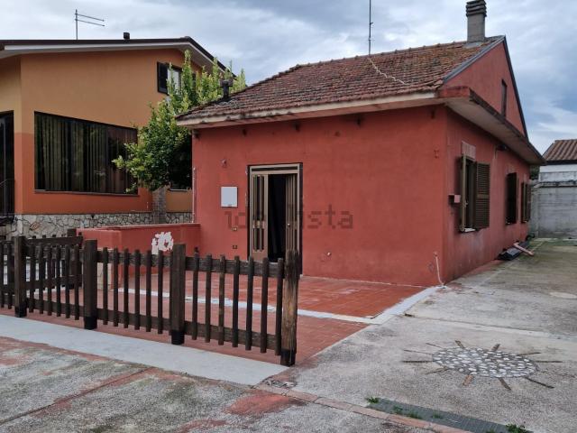 Villetta indipendente in vendita di 79 m² in Via Rinaldo D&apos Aquino