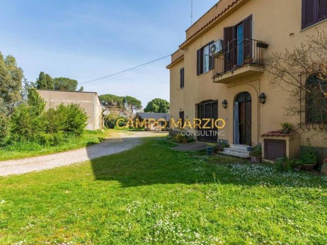 Villetta indipendente in vendita di 800 m² in Viale di Tor San Giovanni