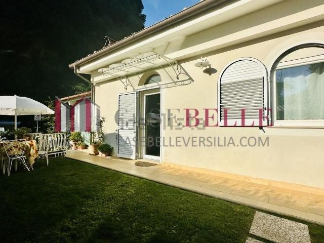 Villetta indipendente in vendita di 80 m² in Via Valdicastello Carducci, 55045