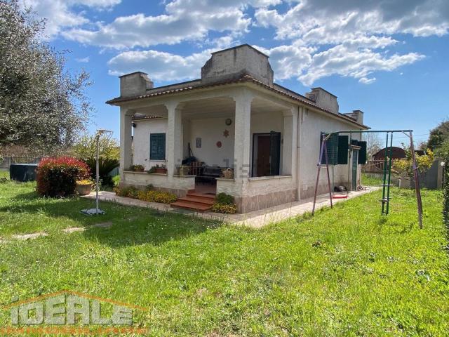 Villetta indipendente in vendita di 80 m² in Via Ovindoli, 12