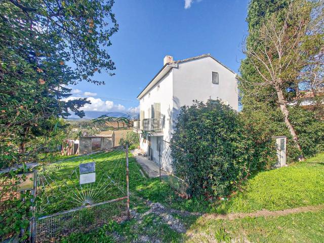 Villetta indipendente in vendita di 8216 m² in Via Santa Lucia