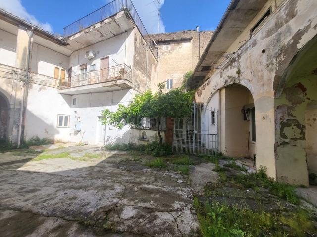 Villetta indipendente in vendita di 832 m² in Via Roma, 19