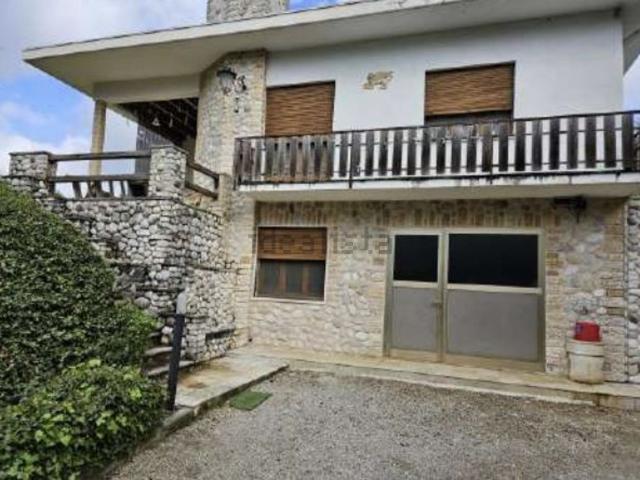 Villetta indipendente in vendita di 87 m² in Via degli Alpini, 75