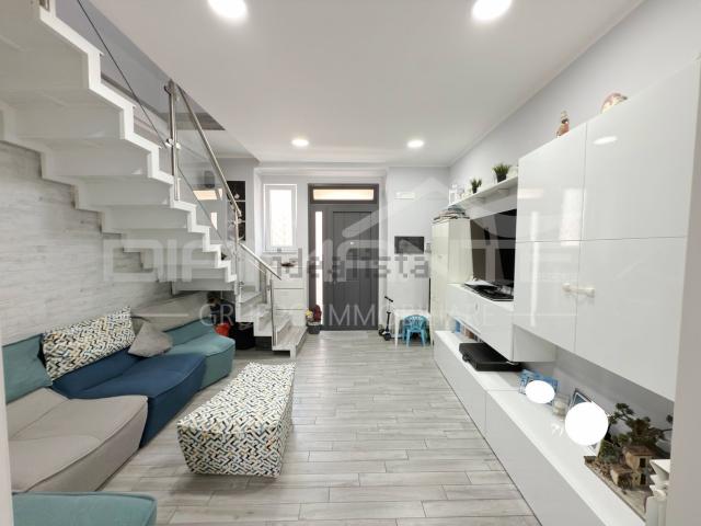 Villetta indipendente in vendita di 87 m² in Via Regina Bianca