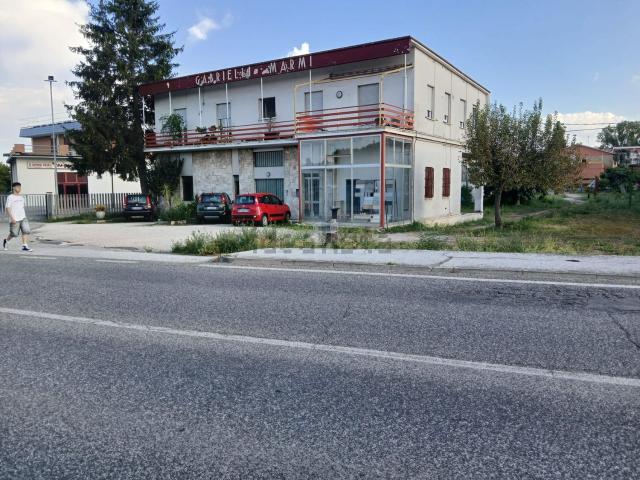 Villetta indipendente in vendita di 843 m² in Strada Cluentina, 43