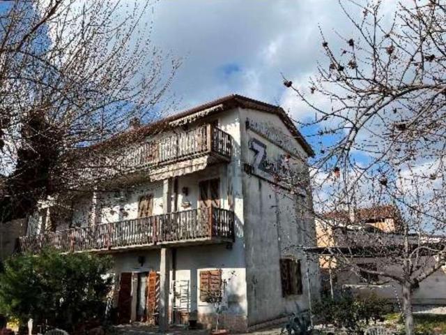Villetta indipendente in vendita di 850 m² in Strada della Genovesa, 88