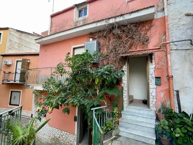 Villetta indipendente in vendita di 85 m² in Via la Tona