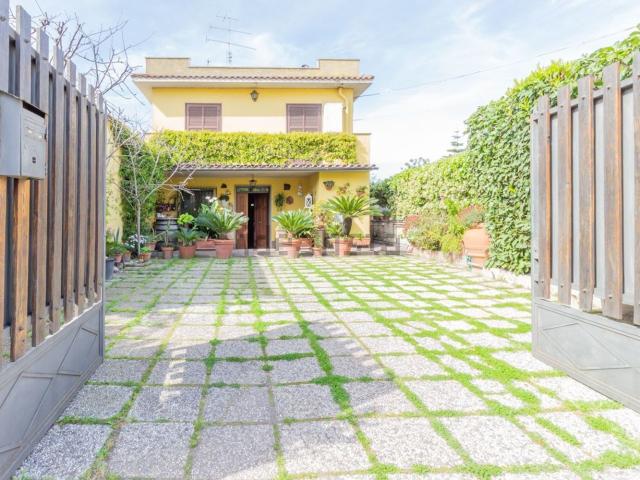 Villetta indipendente in vendita di 85 m² in Via Nettunense, 52