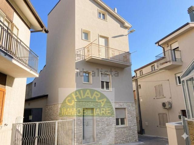 Villetta indipendente in vendita di 85 m² in Via Sabauda