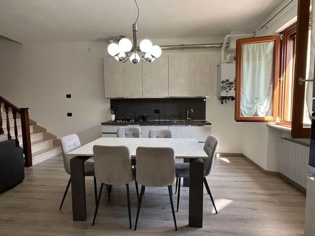 Villetta indipendente in vendita di 88 m² in Via Ugo Foscolo, 22