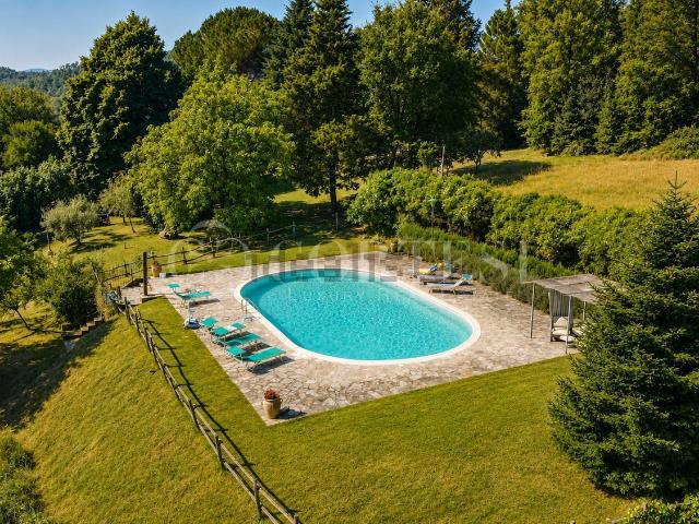 Villetta indipendente in vendita di 890 m² in Via Quattordici Maggio