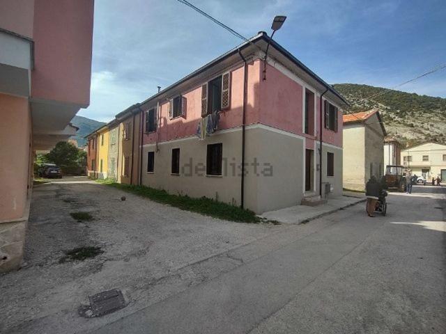 Villetta indipendente in vendita di 89 m² in Via Fernando Stati, 36