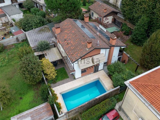 Villetta indipendente in vendita di 900 m² in Via Castellanza