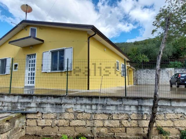 Villetta indipendente in vendita di 90 m² in Contrada Valleluogo, 40