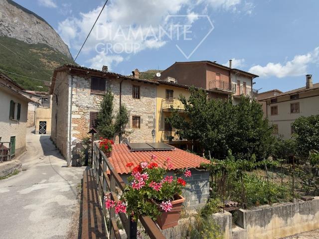 Villetta indipendente in vendita di 90 m² in Frazione Isola Fossara
