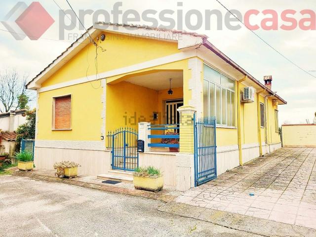 Villetta indipendente in vendita di 90 m² in Via Casilina, 41