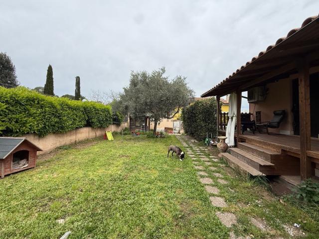 Villetta indipendente in vendita di 90 m² in Via di Tor Chiesaccia