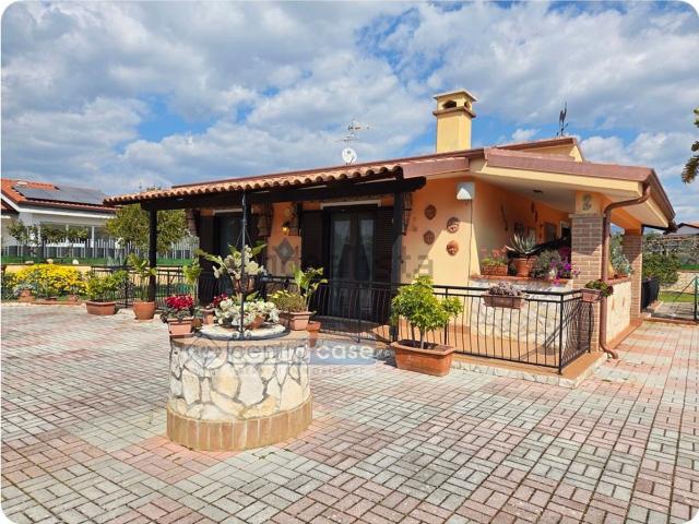 Villetta indipendente in vendita di 90 m² in Via di Monte Tortona