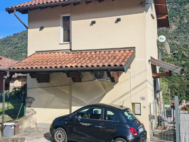 Villetta indipendente in vendita di 90 m² in Via Gabbio