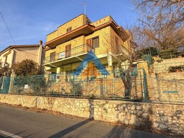 Villetta indipendente in vendita di 90 m² in Via penna in Teverina