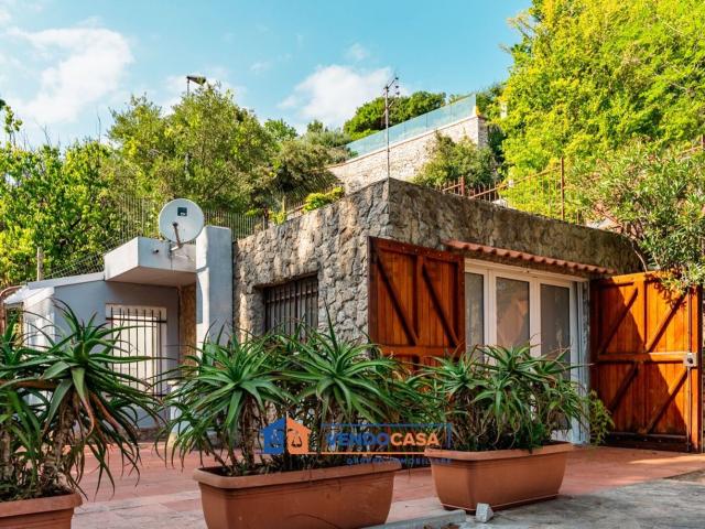 Villetta indipendente in vendita di 92 m² in Via dei Pini, 17