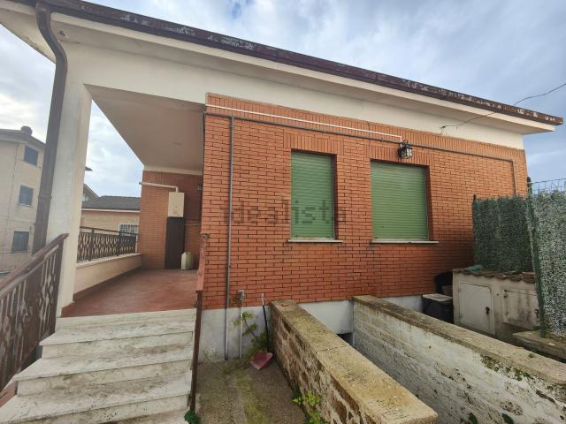 Villetta indipendente in vendita di 94 m² in Via della Stazione di Cesano, 635