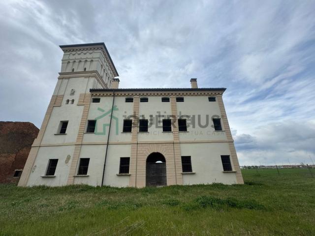 Villetta indipendente in vendita di 950 m² in Via Garbo