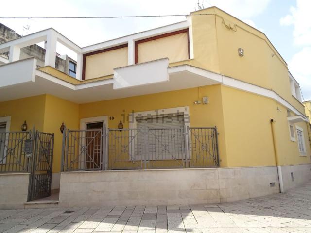 Villetta indipendente in vendita di 100 m² in Via Regina Sforza, 35