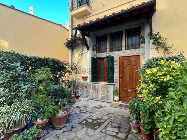 Villetta indipendente in vendita di 100 m² in Via dei Bassi