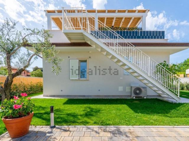 Villetta indipendente in vendita di 100 m² in Via Flavio Torello Baracchini
