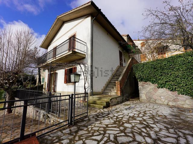 Villetta indipendente in vendita di 100 m² in Via fratelli cervi