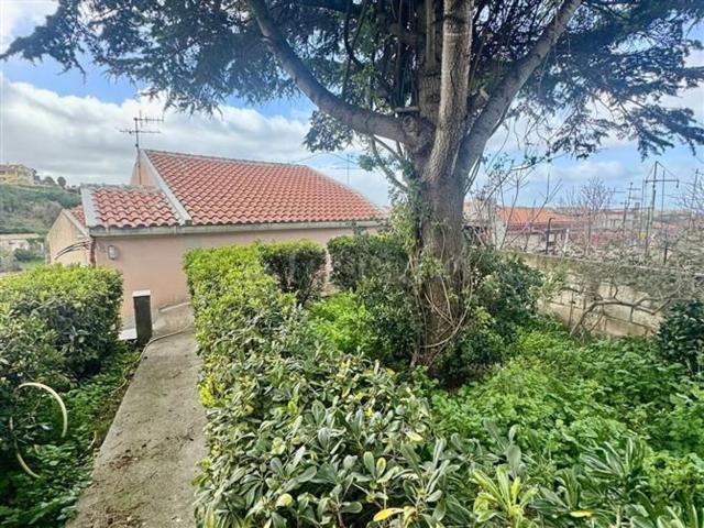 Villetta indipendente in vendita di 100 m² in Via Olimutos