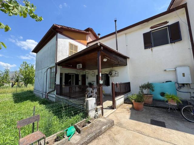 Villetta indipendente in vendita di 100 m² in Via Liri