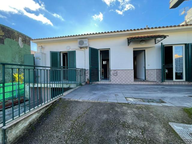 Villetta indipendente in vendita di 100 m² in Via Starzolella
