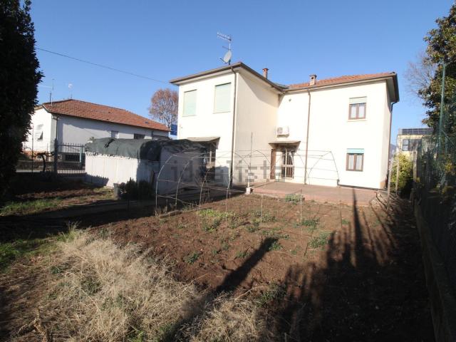 Villetta indipendente in vendita di 100 m² in Via Verona