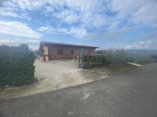 Villetta indipendente in vendita di 100 m² in Contrada Collelungo