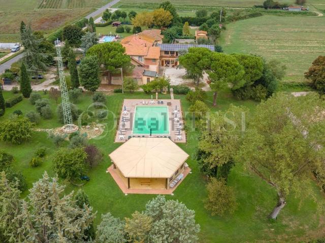 Villetta indipendente in vendita di 1025 m² in Via Firenze