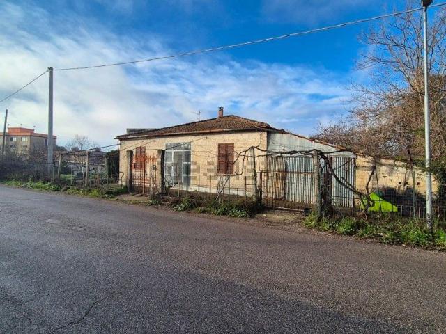 Villetta indipendente in vendita di 102 m² in Via Aterno
