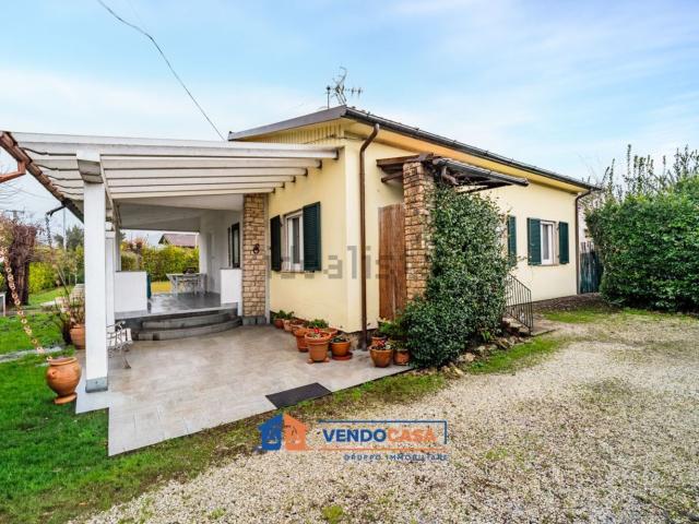 Villetta indipendente in vendita di 104 m² in Via Volpina