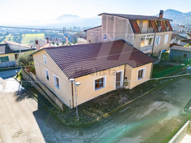 Villetta indipendente in vendita di 105 m² in Traversa Roma, 26